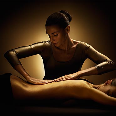 Massages, zowel klassieke massage als voor hotstone massage kun je bij Care & Co terecht. Massages, zowel klassieke massage als voor hotstone massage kun je bij Care & Co terecht.